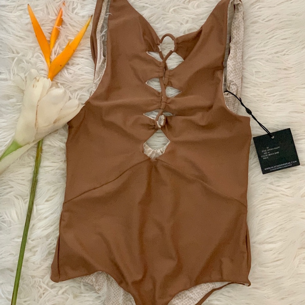 Acacia mauka full piece in beach babe color